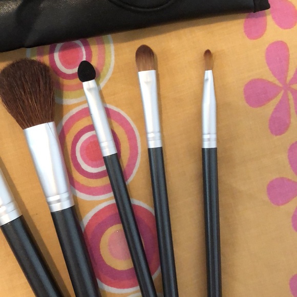 5 piece Makeup Brush set with Travel case - Picture 3 of 5